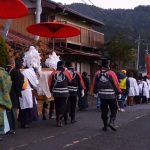 新野雪祭りのお下り始まります。