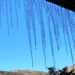 「もちもちの木」のような虹色のつらら発見！今季最低気温－１０℃