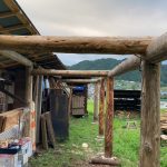 DIY丸太で小屋作り 大人の夏休み工作　棟木載せ
