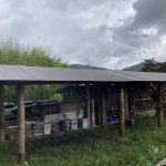 DIY 丸太で小屋作り ついに波トタンが載る！