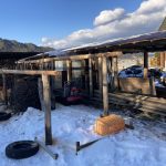 DIY 掘っ立て丸太小屋の柱と梁をボルトで固定
