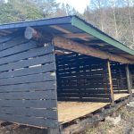DIY 掘っ立て薪小屋仕上げは水切り板