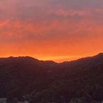 梅雨間の真っ赤な夕焼けがきれい