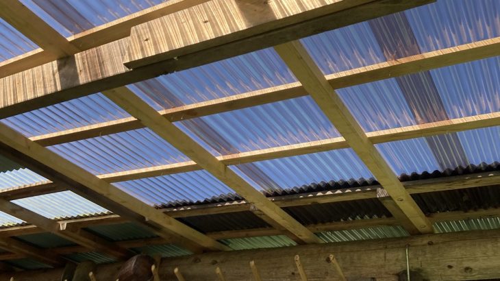 ポリカーボネイトの屋根拡張　DIY小屋作り